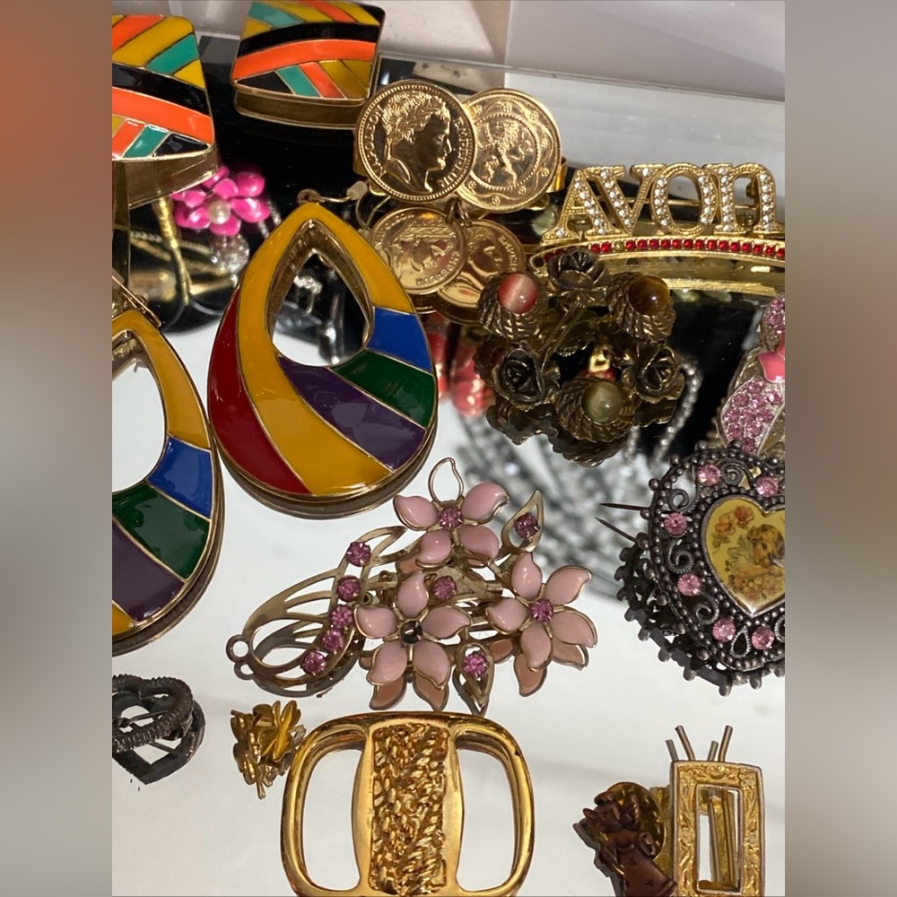 Vintage Jewelry Gold Plated, & Enamel Lot - Picture 14 of 16